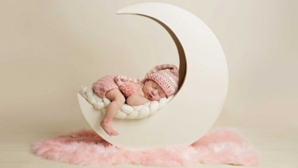 Hur fortsätter sömnutvecklingen hos spädbarn?