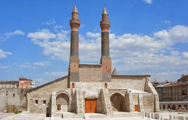 Dubbel Minaret Madrasa
