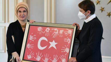 First Lady Erdoğan träffade lärare!