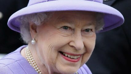 Drottning Elizabeth lämnade palatset av rädsla för koronaviruset! Visas för första gången efter 72 dagar
