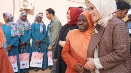 Esra Albayrak ansluter sig till TİKAs livsmedelsbistånd till Burkina Faso