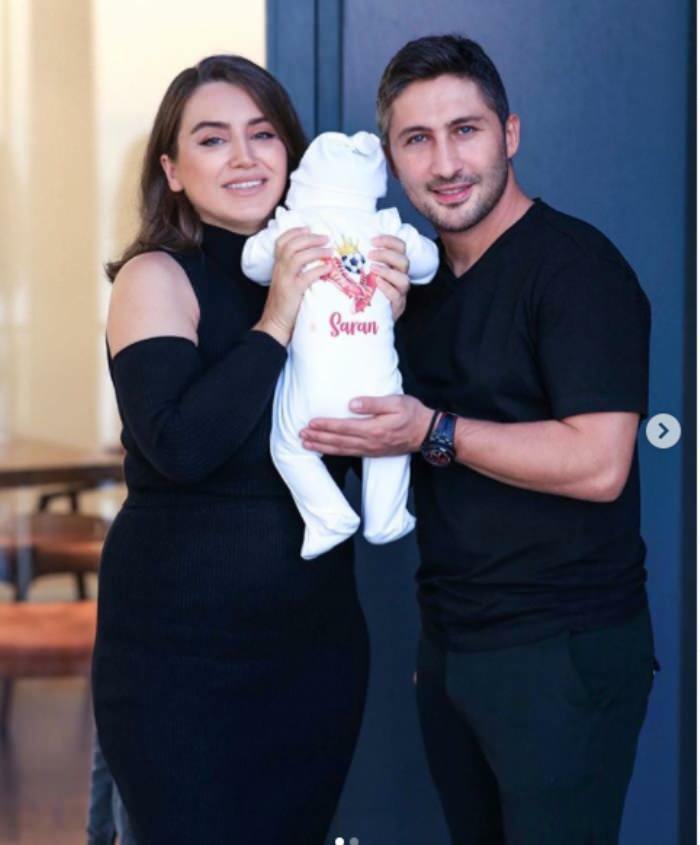 Yağmur-Sabri Sarıoğlu-paret visade sina barns ansikten för första gången
