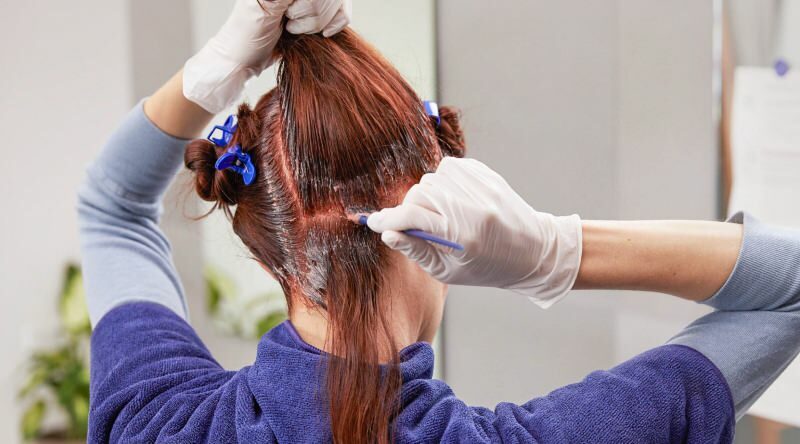 Vilka är skadorna på hårfärgningsmedel? Skadorna vid färgning av hår i rad