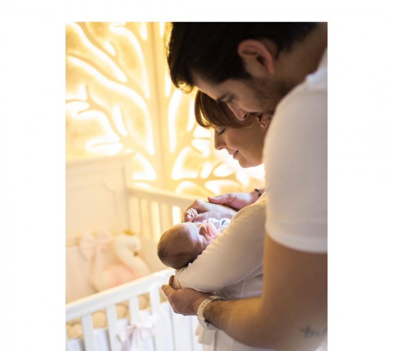 Özge Özder delade sin baby för första gången!