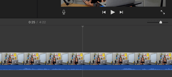 När du delar upp din video i segment hittar du platserna där ljudet förvandlas till en plan linje.