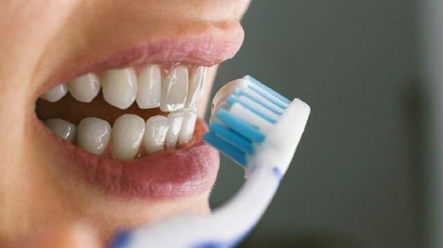 Borstar tänderna fastande?