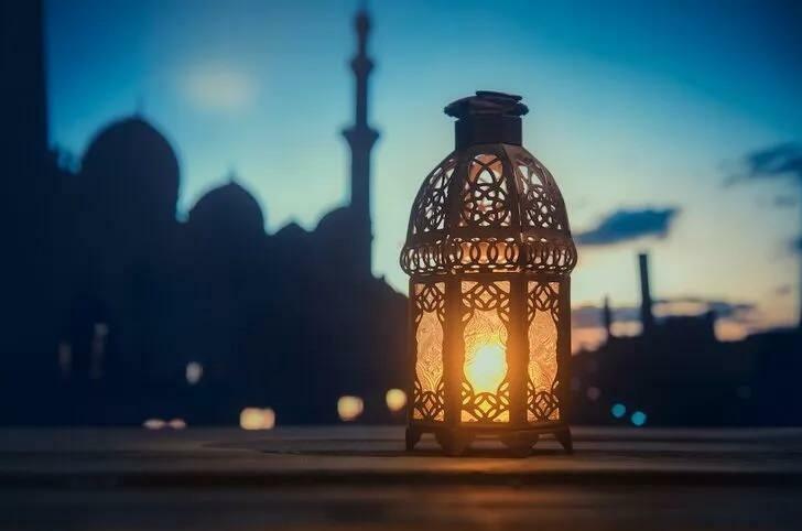 Vilken är platsen och betydelsen av månaden Ramadan?