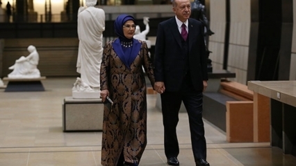 Ottomansk detalj i First Lady Erdogans klänning!