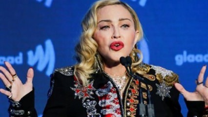 Madonna ignorerade varningarna! Viftade med den palestinska flaggan!