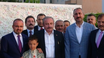 Den politiska världen träffades vid omskärelsesceremonin för AK-partiets vice president Bülent Turan