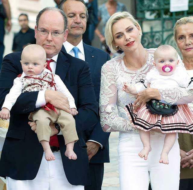 Prins Albert av Monaco, prinsessan Charlene och deras tvillingar