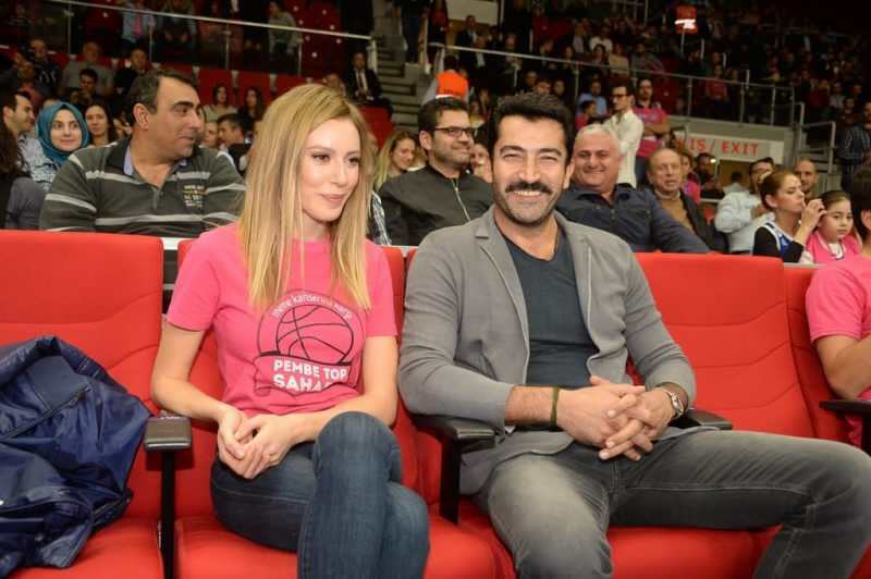 från den rosa korgen där Sinem Kobal och hans fru Kenan Imirzalıoğlu deltog 