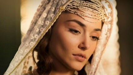 Slående bilder från Hande Erçel, en av skådespelarna i filmen "Mevlana" på Mest-i Aşk!