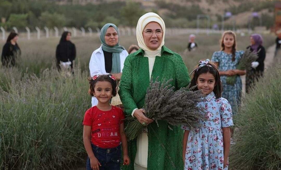 First Lady Erdoğan besökte den ekologiska byn och skördade lavendel i Ankara
