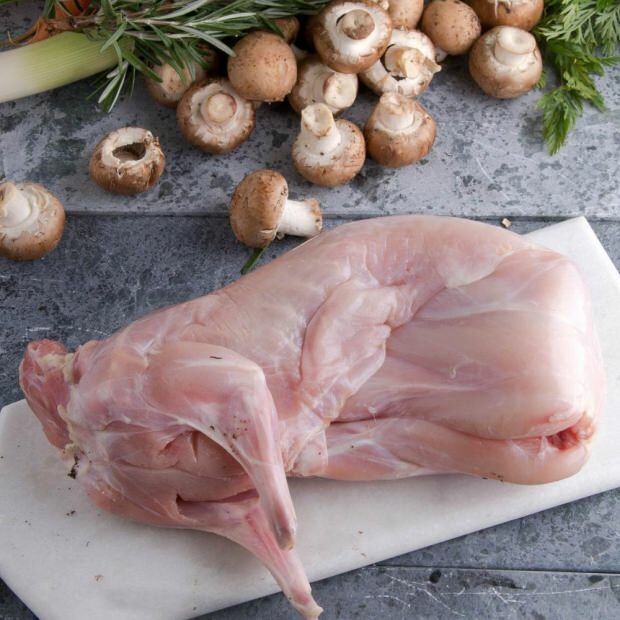 Sauterade svampar med kaninkött kan också tillverkas
