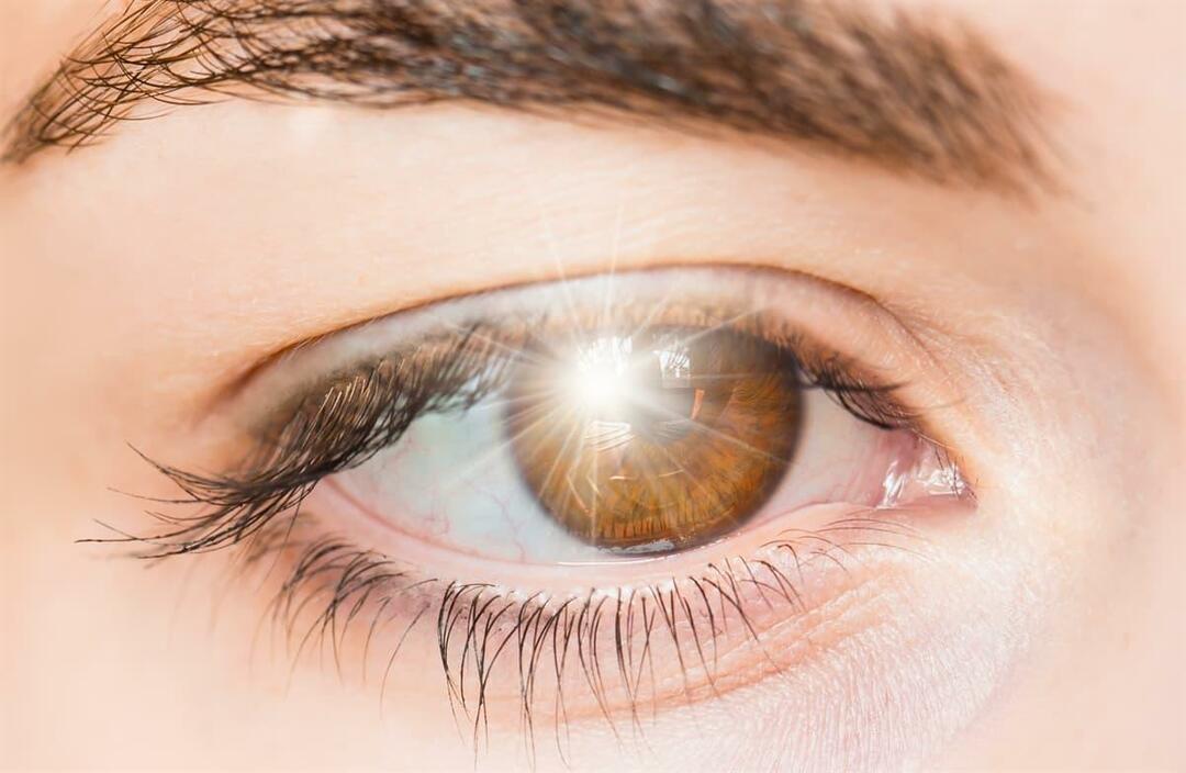 Vad orsakar ljusblixtar i ögat och hur behandlas det?