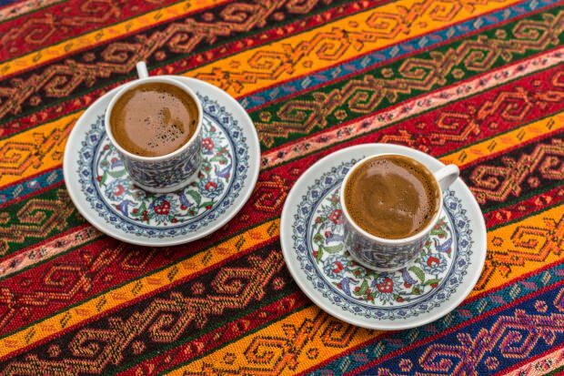 Hur får man hårdheten i smaken av turkiskt kaffe?