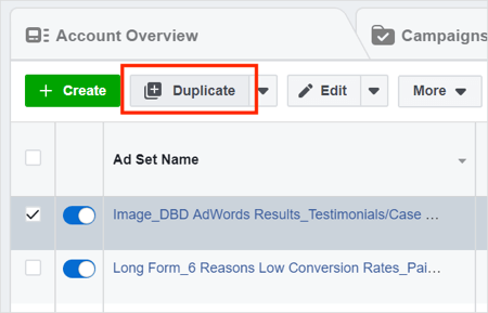 Markera kryssrutan bredvid din annonsuppsättning och klicka på Duplicera.