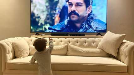 Burak Özçivit delade sin son för första gången! När Karan Özçivit såg sin far på TV ...