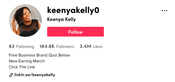skärmdumpsexempel på @ keenyakelly0 tiktok-profil som visar 184,8 000 följare och 3,4 miljoner likes, tillsammans med beskrivning som erbjuder ett gratis frågesport, nya örhängenvaror och en uppmaning till handling för att klicka på hennes profil linktr.ee länk