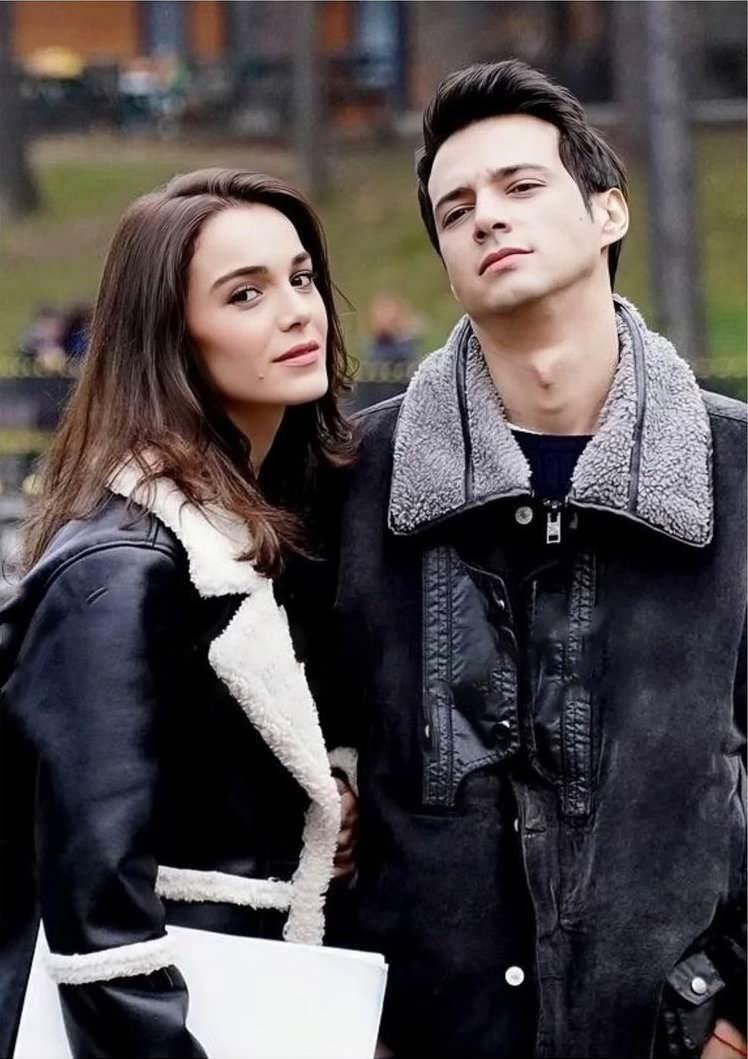 Hafsanur Sancaktutan och Mert Yazıcıoğlu, de ledande skådespelarna i Darmaduman-serien