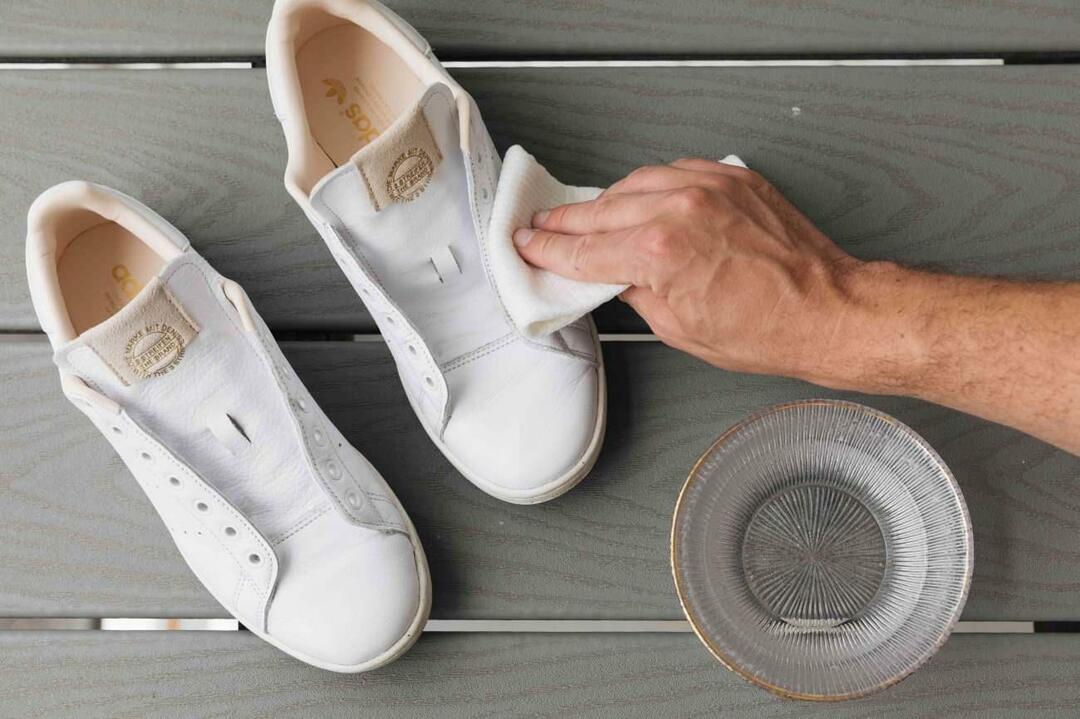 Hur rengör man vita skor?