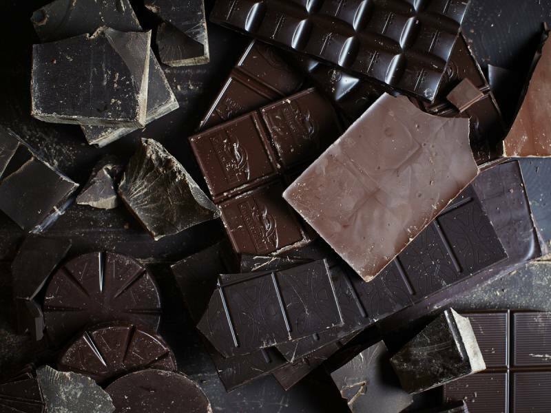 Öka endorfinhormonet: Vilka är fördelarna med mörk choklad? Konsumtion av mörk choklad ...