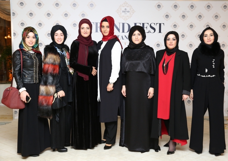 Kvinnor modedesigners design för kvinnor från Aleppo