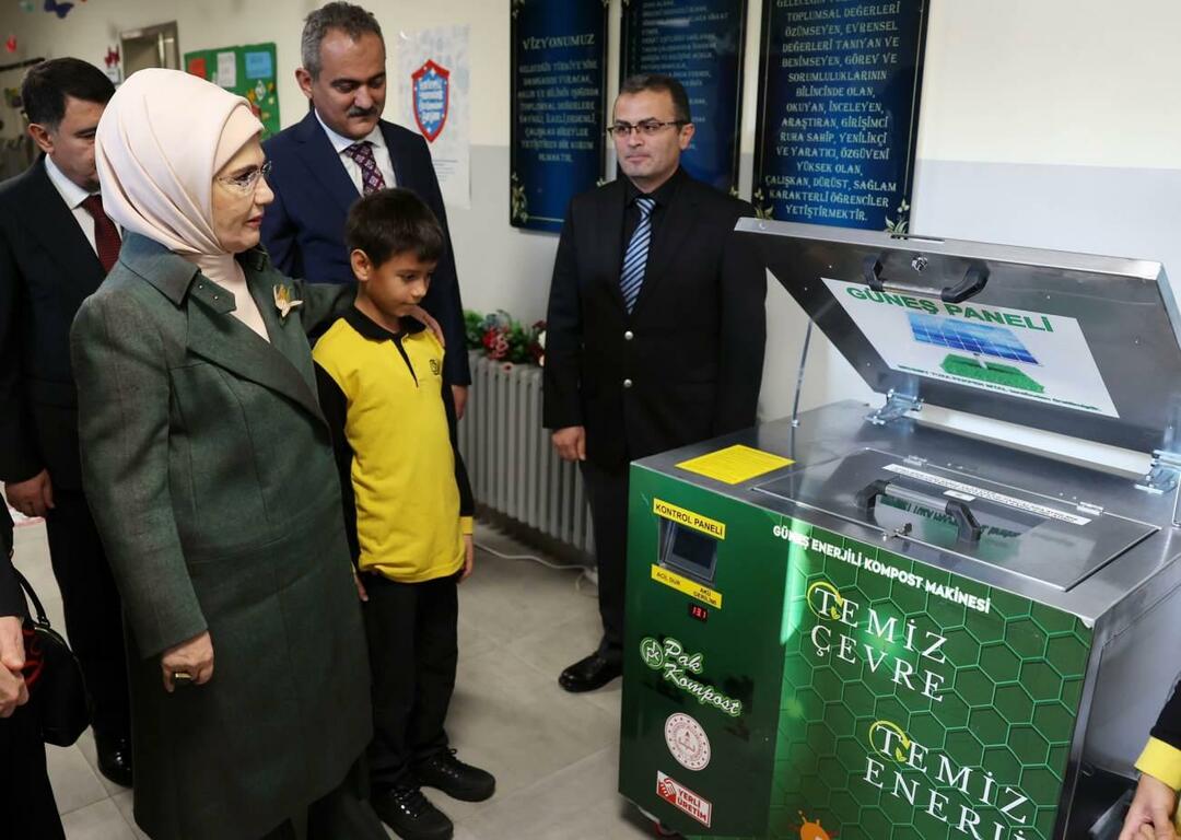 Emine Erdoğan kontrollerade principerna för noll avfall i Ostim Primary School