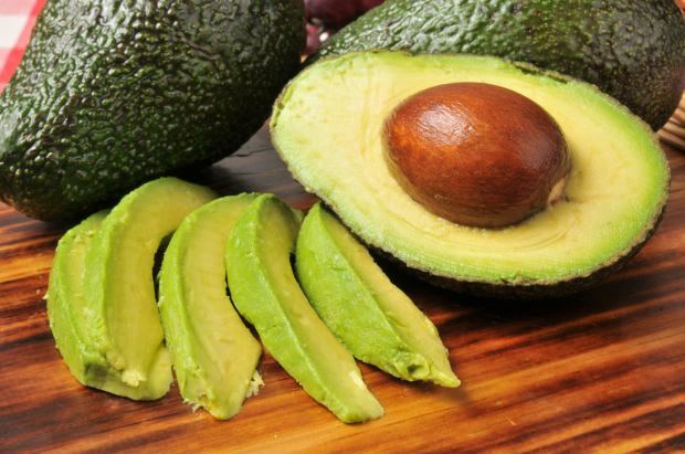 Hur man applicerar avokado på huden