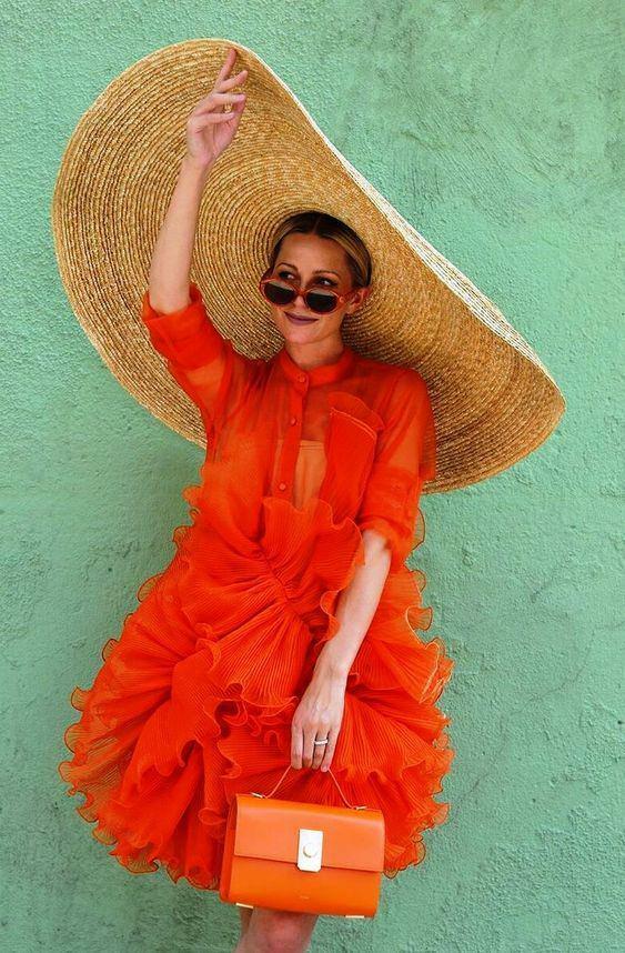 Orange klänning kombination