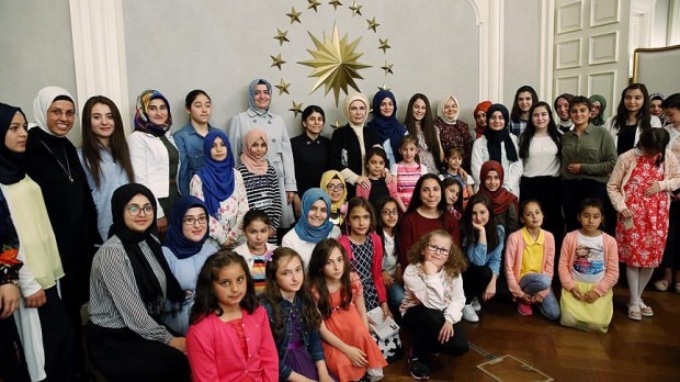 Med samtalet från First Lady Erdoğan tog 8 ministerier åtgärder för barn!