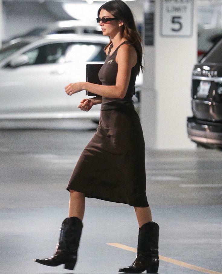 Kendall Jenner cowboy boot kombination 
