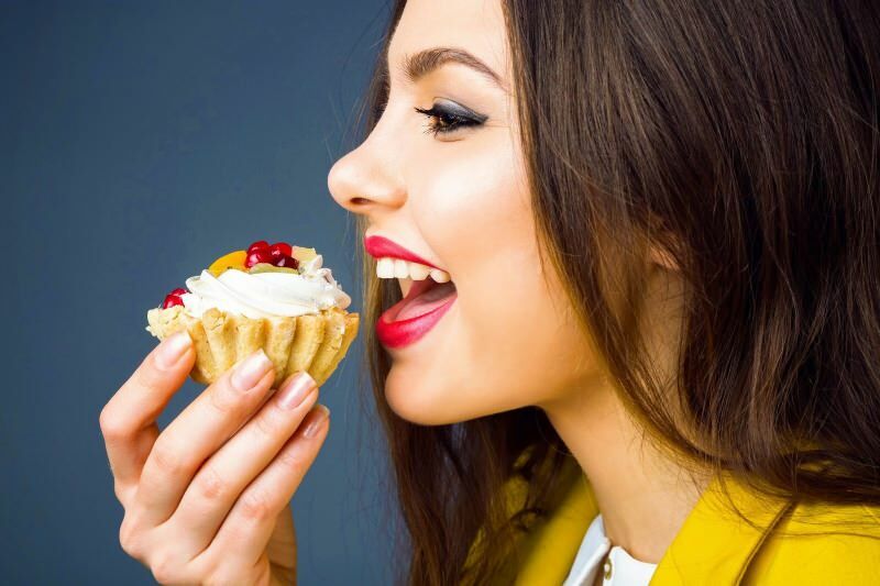 Lägger söt mat till vikt? Kan du äta dessert i kosten?