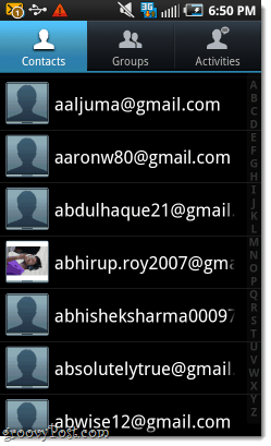 massor av e-postkontakter i en Android-telefon