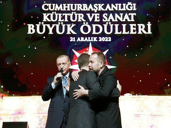 President Erdogan försonade bröderna Akkor