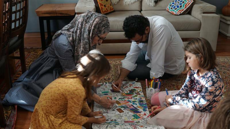 Muslimsk kanadensisk mor pratar om islam med sina 5 barn på sociala medier