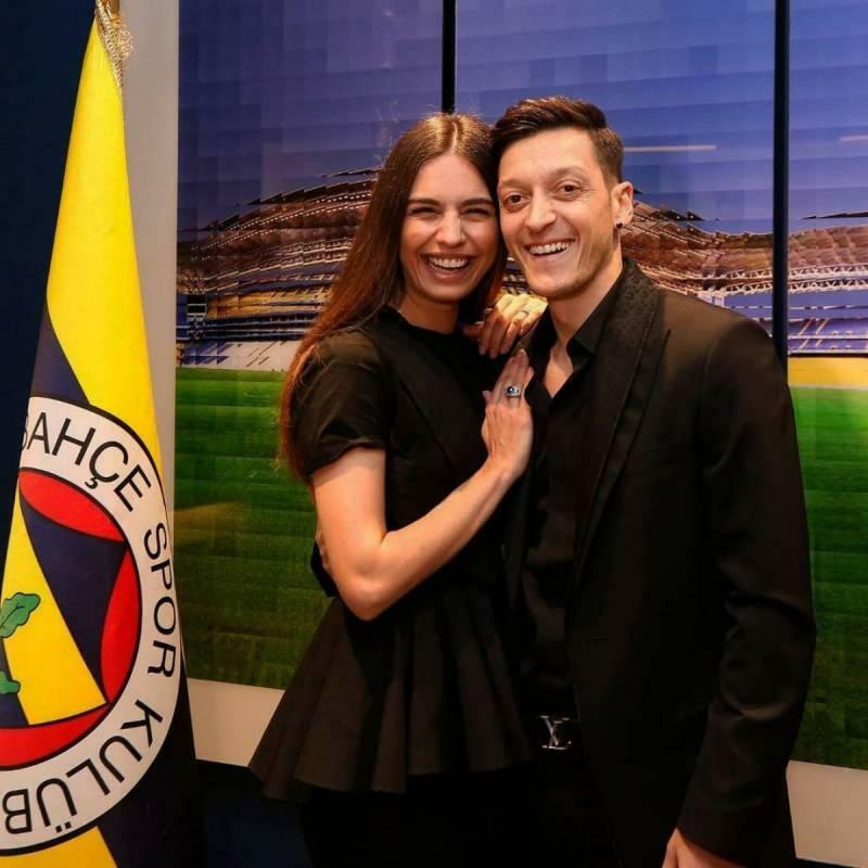 Amine Gülşe firade sin man Mesut Özil fars dag