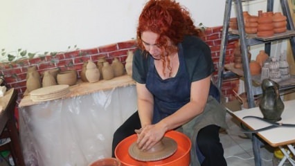 Inrättade en keramikverkstad inspirerad av sin resa utomlands