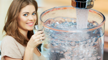 Kommer att dricka för mycket vatten gå ner i vikt? Är det skadligt att dricka vatten på natten?