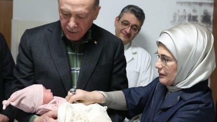 President Erdoğan och hans fru Emine Erdoğan besökte jordbävningsoffren