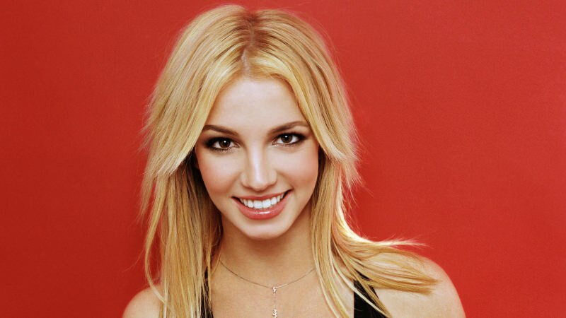 Den världsberömda sångaren Britney Spears brände hennes hus! Vem är Britney Spears?