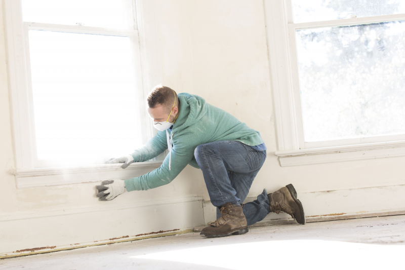Hur torkar du väggen på det mest praktiska sättet? De 3 enklaste metoderna för att ta bort fläckar på väggen