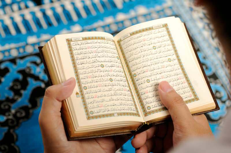 Hur ska Koranen läsas? Vilka är fördelarna med att läsa Koranen?