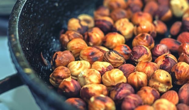 Fördelarna med rå hasselnötter