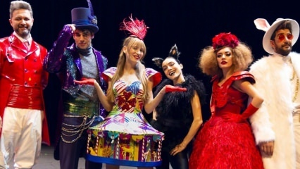 Serenay Sarıkaya är på scenen! 'Alice Musical' inledde sin nya säsong