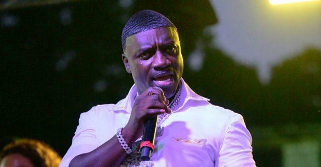 Den amerikanska sångaren Akon genomgick en hårtransplantation i Turkiet