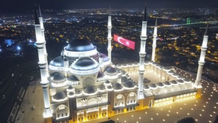 Slutliga förberedelser har avslutats i Çamlıca moskén! Den första adhan kommer att läsas på torsdag