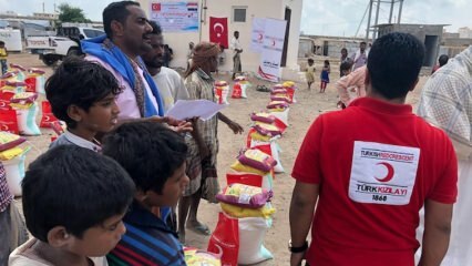 Mathjälp till invandrare i Yemen från turkiska Röda halvmånen