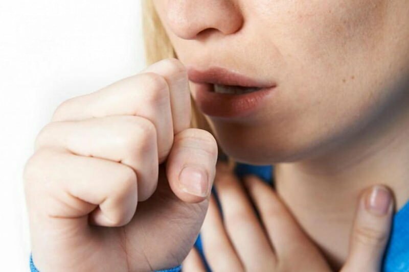 sputum med torr hosta kan orsaka förstörelse av halsar och luftvägar